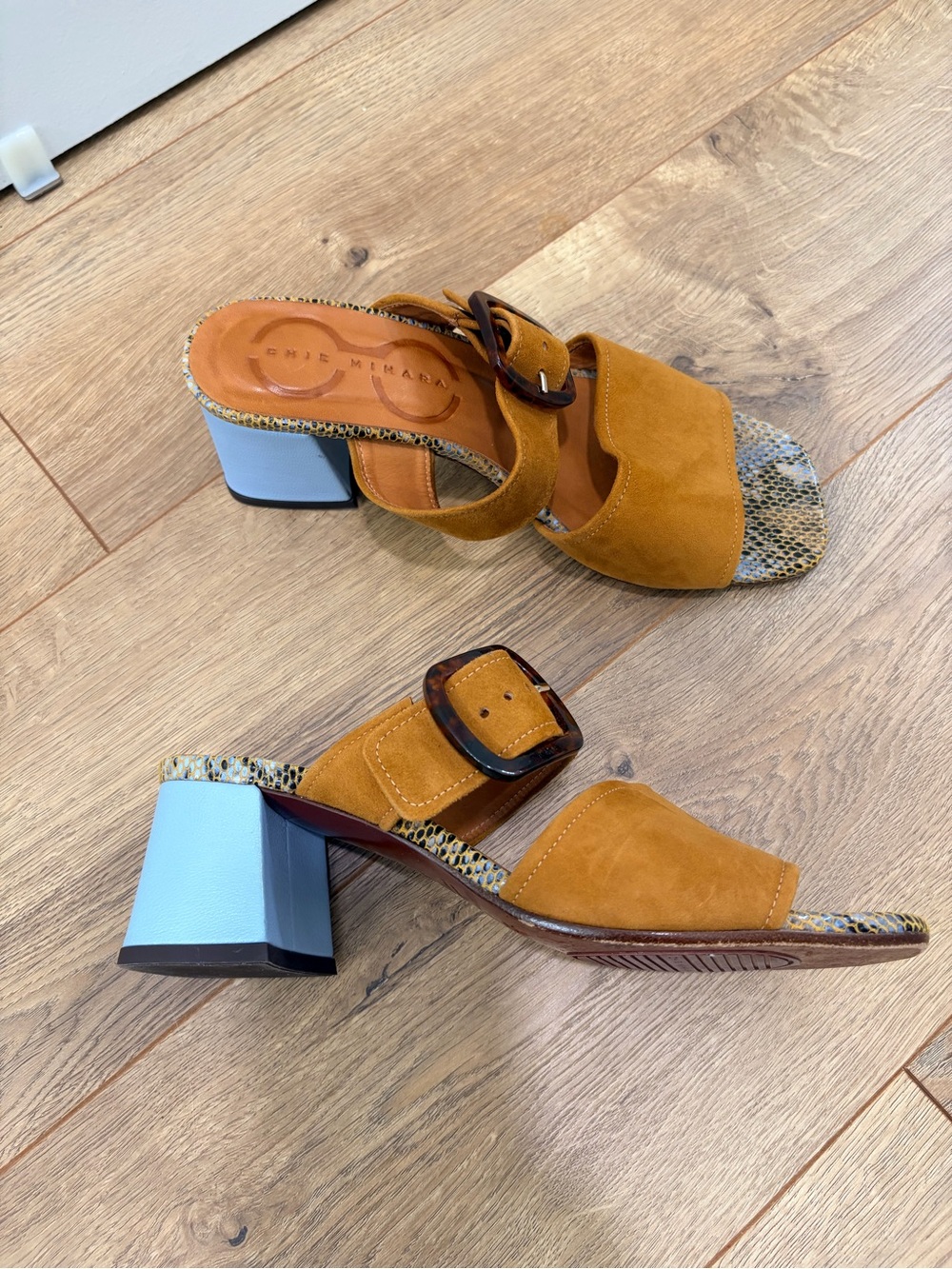 CHIE MIHARA Linka sandal in snake, suede with blue heel - Picture 5 of 13